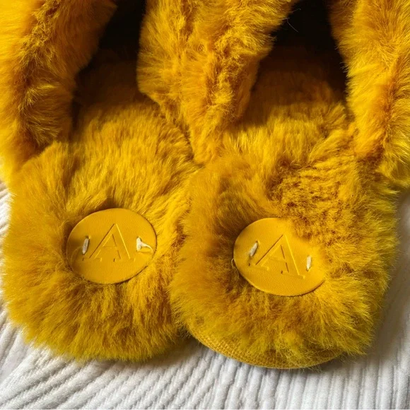 NWOT Anthropologie Faux Fur Slippers in Yellow - Picture 5 of 10